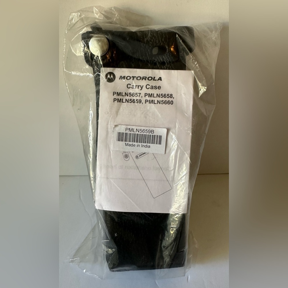 Motorola PMLN5659B Black Hard Leather Carry Case w/ 2.75" Swivel Belt Loop